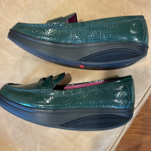 MBT Green Patent Leather Rocking Loafers | 40 - Picture 11 of 14